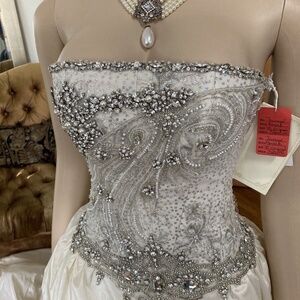 Farage Paris Galaxy New York Amelia European Size 40 - US Size 10 - Ivory Bridal